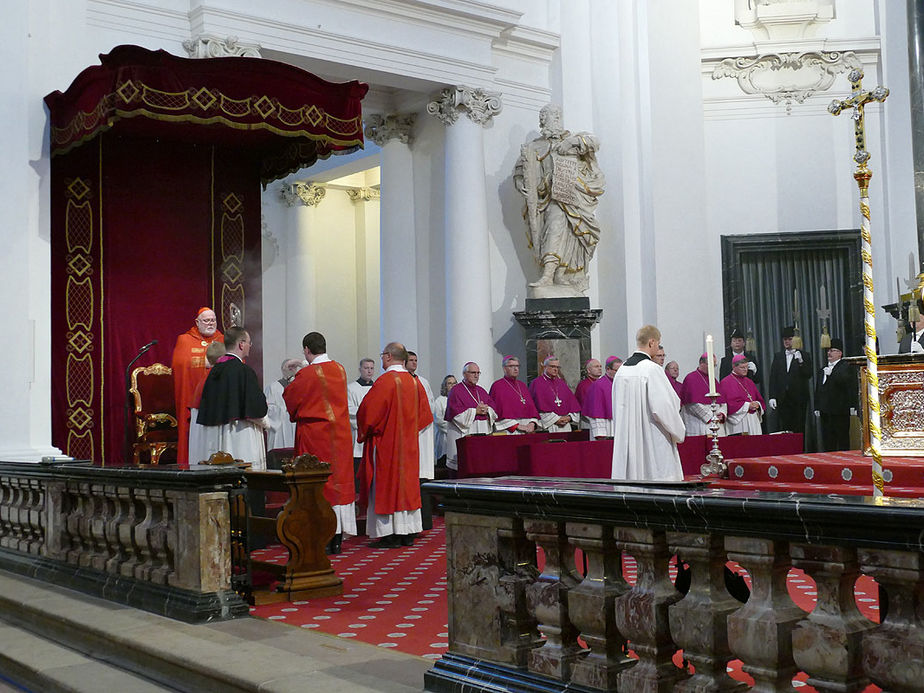 Abschlussvesper der Bischofskonferenz mit Austeilung des Bonifatiussegens (Foto: Karl-Franz Thiede)